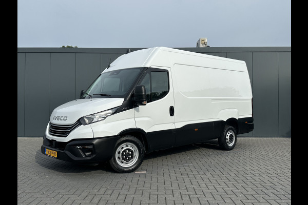 Iveco Daily 35S14 2.3D FACELIFT / L2H2 / ** 28.436 KM ** / TREKHAAK / 3.500 KG AHG / 270 ACHTERDEUREN / ECC AIRCO / APPLE CARPLAY / 3 ZITS