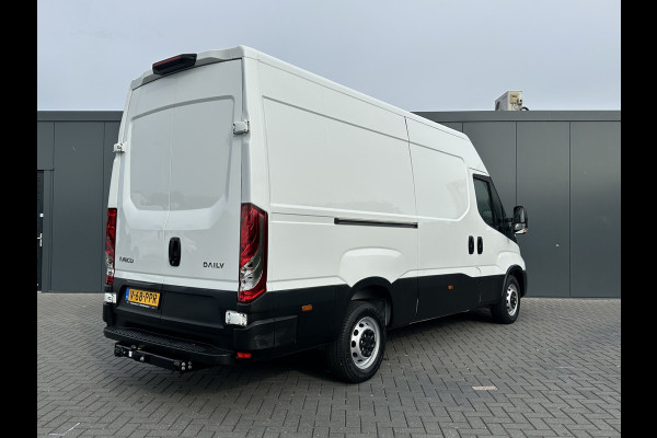 Iveco Daily 35S14 2.3D FACELIFT / L2H2 / ** 28.436 KM ** / TREKHAAK / 3.500 KG AHG / 270 ACHTERDEUREN / ECC AIRCO / APPLE CARPLAY / 3 ZITS