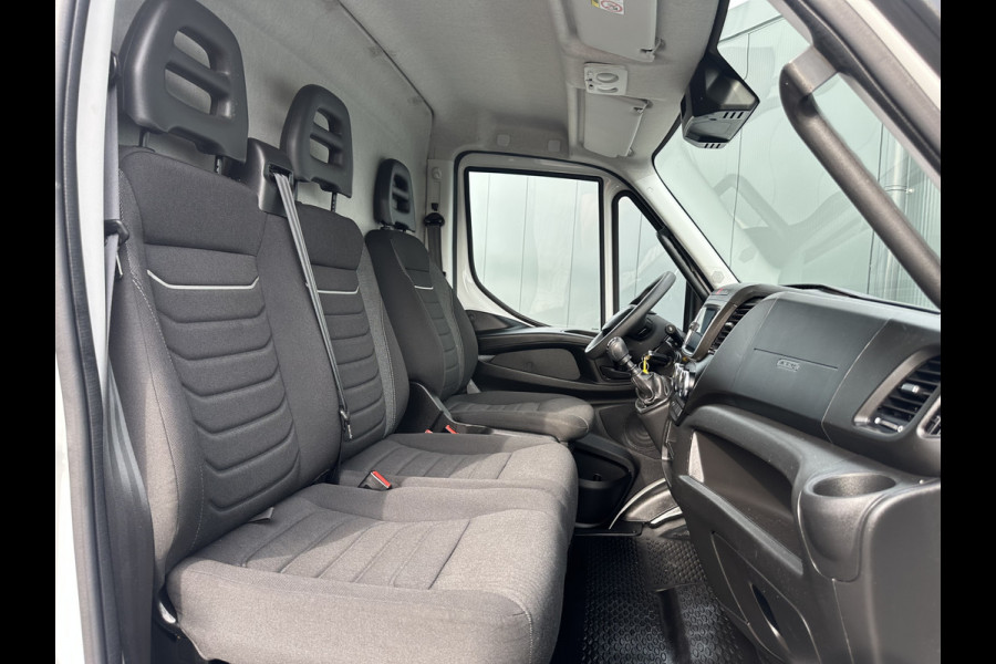 Iveco Daily 35S14 2.3D FACELIFT / L2H2 / ** 28.436 KM ** / TREKHAAK / 3.500 KG AHG / 270 ACHTERDEUREN / ECC AIRCO / APPLE CARPLAY / 3 ZITS