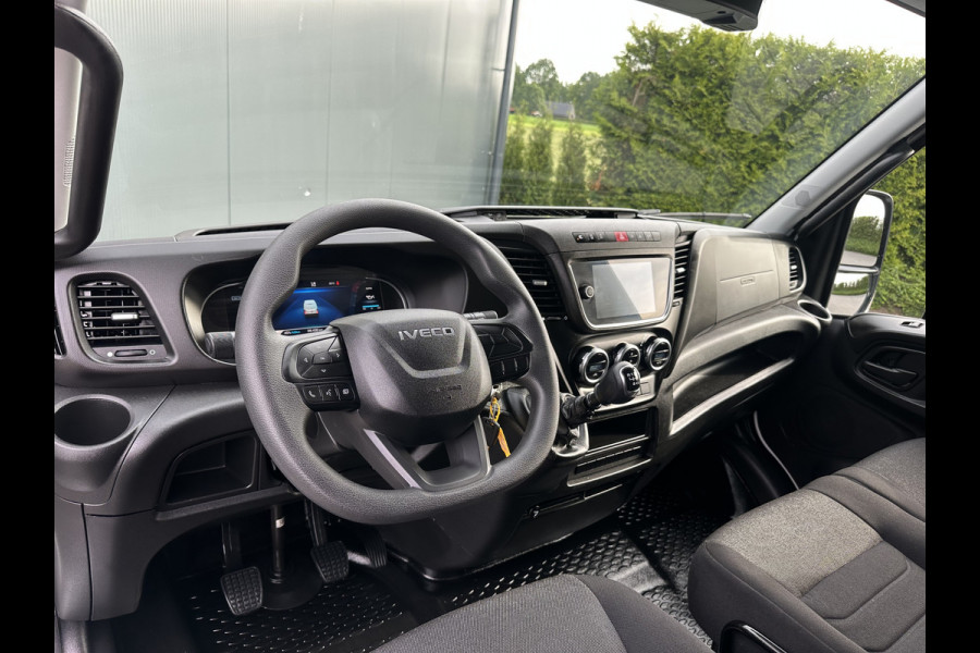Iveco Daily 35S14 2.3D FACELIFT / L2H2 / ** 28.436 KM ** / TREKHAAK / 3.500 KG AHG / 270 ACHTERDEUREN / ECC AIRCO / APPLE CARPLAY / 3 ZITS