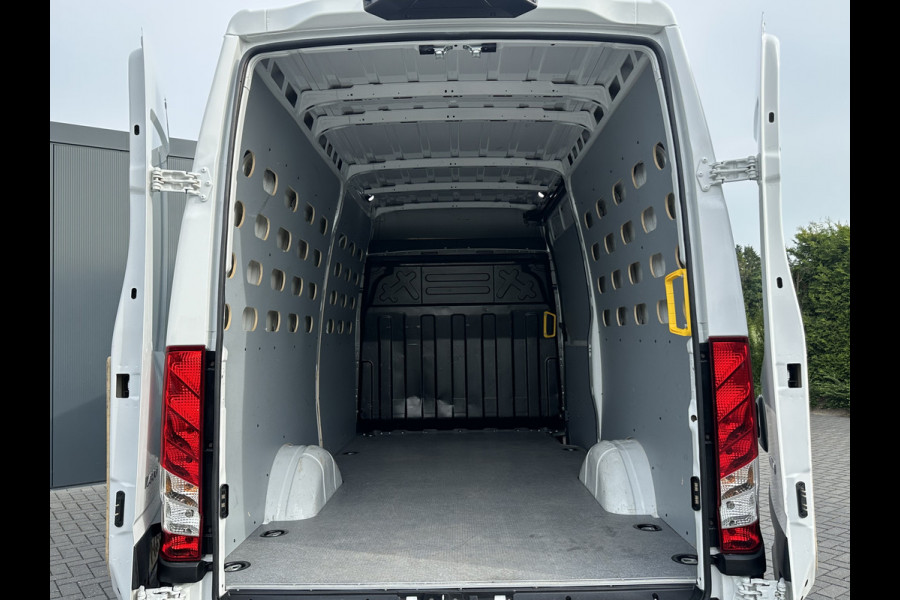 Iveco Daily 35S14 2.3D FACELIFT / L2H2 / ** 28.436 KM ** / TREKHAAK / 3.500 KG AHG / 270 ACHTERDEUREN / ECC AIRCO / APPLE CARPLAY / 3 ZITS
