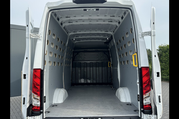 Iveco Daily 35S14 2.3D FACELIFT / L2H2 / ** 28.436 KM ** / TREKHAAK / 3.500 KG AHG / 270 ACHTERDEUREN / ECC AIRCO / APPLE CARPLAY / 3 ZITS