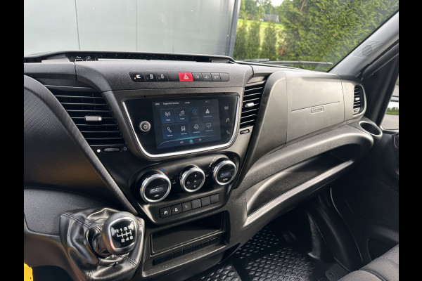 Iveco Daily 35S14 2.3D FACELIFT / L2H2 / ** 28.436 KM ** / TREKHAAK / 3.500 KG AHG / 270 ACHTERDEUREN / ECC AIRCO / APPLE CARPLAY / 3 ZITS