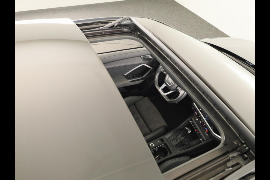 Audi Q3 Sportback 45 TFSI e S Edition 245 pk S-tronic | Navigatie | Panoramadak | Parkeersensoren | Adaptieve cruise control | S-Line