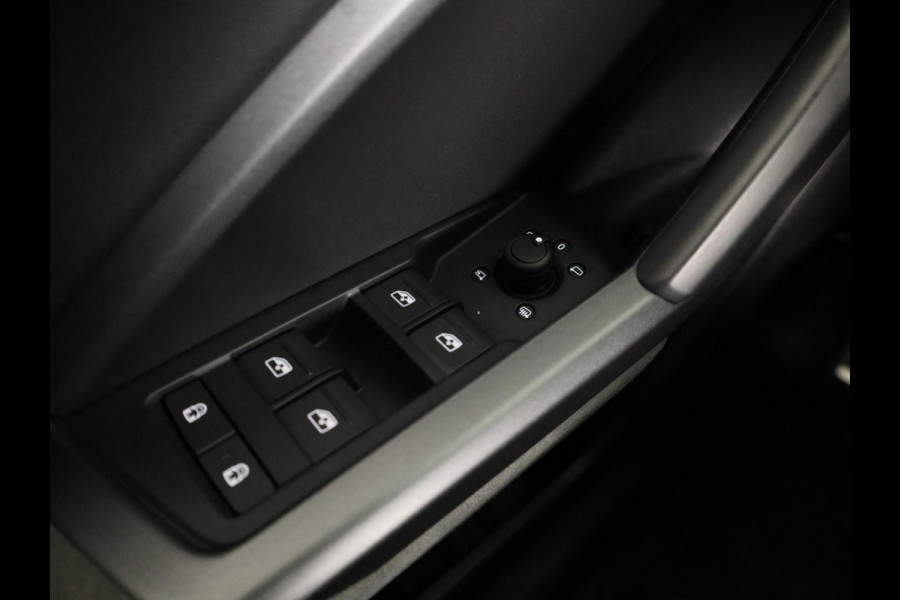 Audi Q3 Sportback 45 TFSI e S Edition 245 pk S-tronic | Navigatie | Panoramadak | Parkeersensoren | Adaptieve cruise control | S-Line