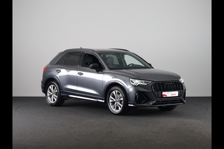 Audi Q3 35 TFSI S edition 150pk | Navigatie | Parkeersensoren voor en achter | S-line interieur | Stoelverwarming |