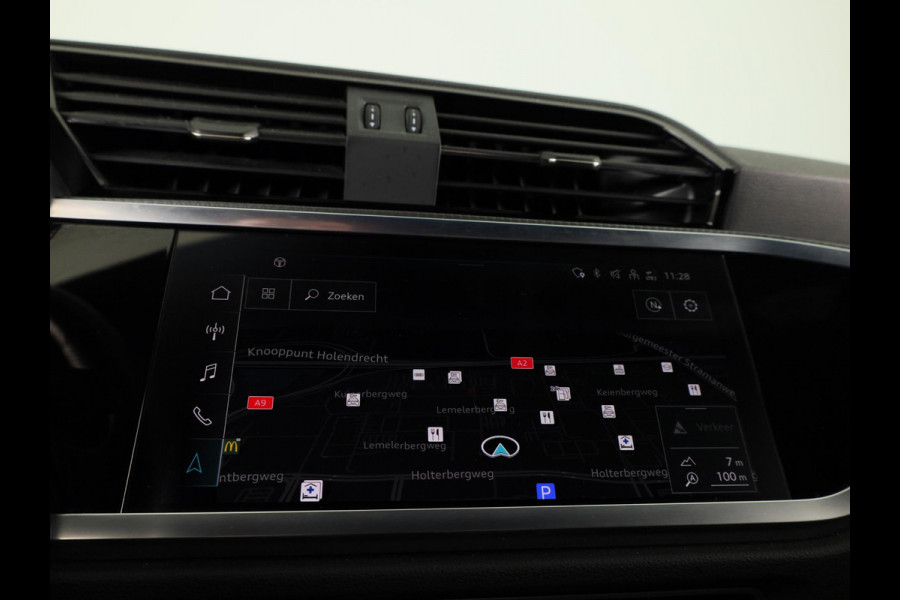 Audi Q3 35 TFSI S edition 150pk | Navigatie | Parkeersensoren voor en achter | S-line interieur | Stoelverwarming |
