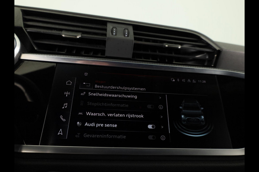 Audi Q3 35 TFSI S edition 150pk | Navigatie | Parkeersensoren voor en achter | S-line interieur | Stoelverwarming |