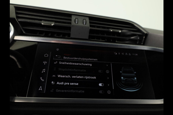 Audi Q3 35 TFSI S edition 150pk | Navigatie | Parkeersensoren voor en achter | S-line interieur | Stoelverwarming |