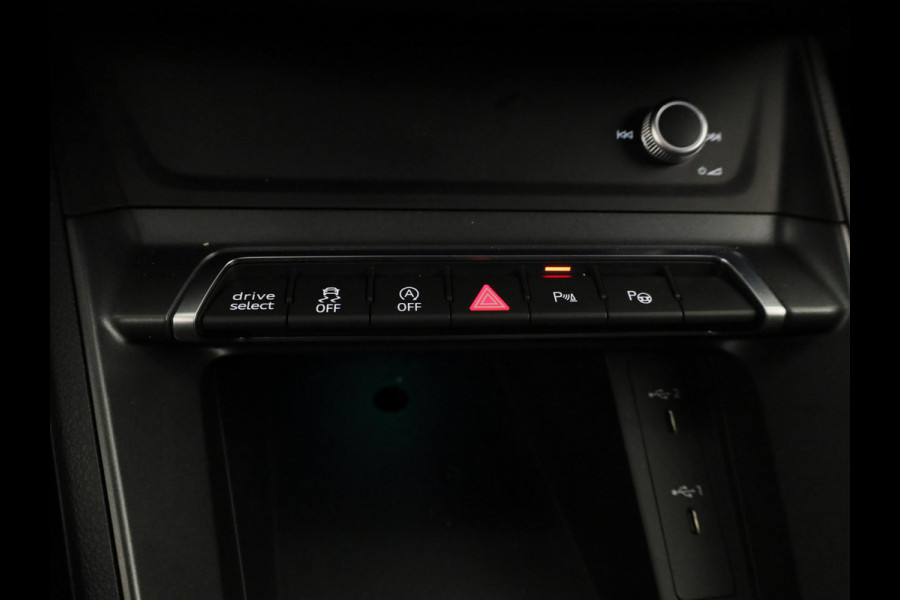 Audi Q3 35 TFSI S edition 150pk | Navigatie | Parkeersensoren voor en achter | S-line interieur | Stoelverwarming |