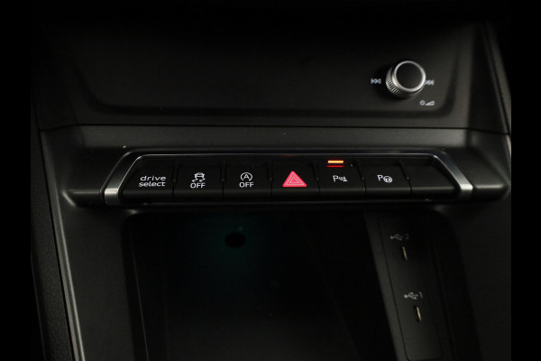 Audi Q3 35 TFSI S edition 150pk | Navigatie | Parkeersensoren voor en achter | S-line interieur | Stoelverwarming |