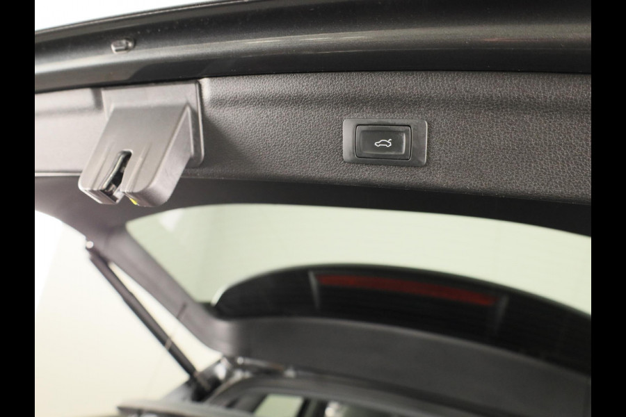 Audi Q3 35 TFSI S edition 150pk | Navigatie | Parkeersensoren voor en achter | S-line interieur | Stoelverwarming |