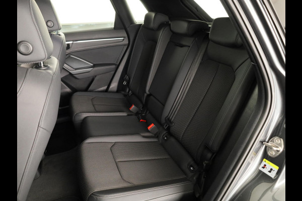 Audi Q3 35 TFSI S edition 150pk | Navigatie | Parkeersensoren voor en achter | S-line interieur | Stoelverwarming |