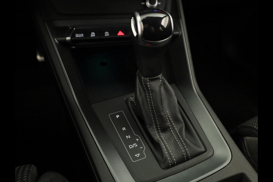Audi Q3 35 TFSI S edition 150pk | Navigatie | Parkeersensoren voor en achter | S-line interieur | Stoelverwarming |