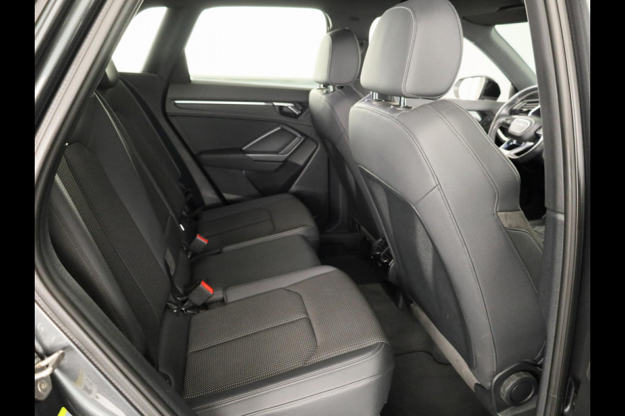 Audi Q3 35 TFSI S edition 150pk | Navigatie | Parkeersensoren voor en achter | S-line interieur | Stoelverwarming |
