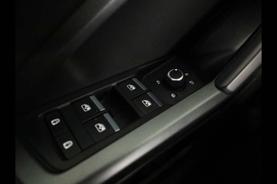 Audi Q3 35 TFSI S edition 150pk | Navigatie | Parkeersensoren voor en achter | S-line interieur | Stoelverwarming |