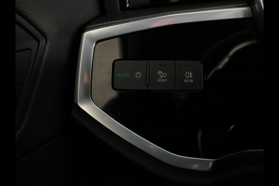 Audi Q3 35 TFSI S edition 150pk | Navigatie | Parkeersensoren voor en achter | S-line interieur | Stoelverwarming |