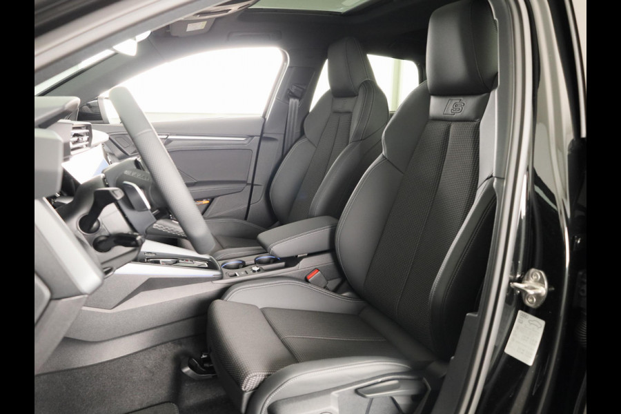 Audi A3 Sportback 45 TFSI e S edition Competition 272pk | Private Lease € 916,00 per maand* | Panoramadak | Sonos 3D | Ambient light | Parkeercamere | Adaptieve cruise controle