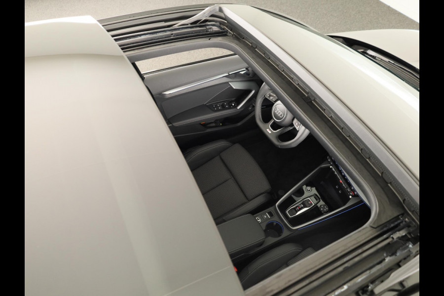 Audi A3 Sportback 45 TFSI e S edition Competition 272pk | Private Lease € 916,00 per maand* | Panoramadak | Sonos 3D | Ambient light | Parkeercamere | Adaptieve cruise controle