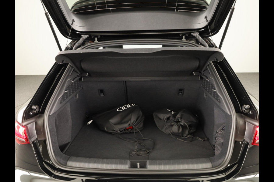 Audi A3 Sportback 45 TFSI e S edition Competition 272pk | Private Lease € 916,00 per maand* | Panoramadak | Sonos 3D | Ambient light | Parkeercamere | Adaptieve cruise controle