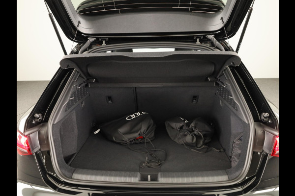 Audi A3 Sportback 45 TFSI e S edition Competition 272pk | Private Lease € 916,00 per maand* | Panoramadak | Sonos 3D | Ambient light | Parkeercamere | Adaptieve cruise controle