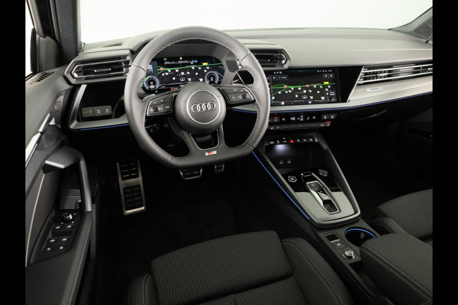 Audi A3 Sportback 45 TFSI e S edition Competition 272pk | Private Lease € 916,00 per maand* | Panoramadak | Sonos 3D | Ambient light | Parkeercamere | Adaptieve cruise controle