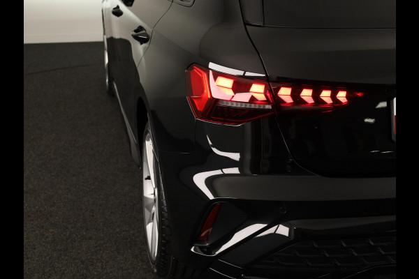 Audi A3 Sportback 45 TFSI e S edition Competition 272pk | Private Lease € 916,00 per maand* | Panoramadak | Sonos 3D | Ambient light | Parkeercamere | Adaptieve cruise controle