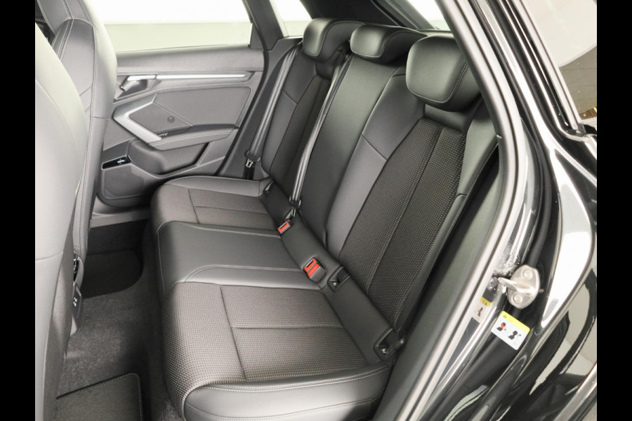 Audi A3 Sportback 45 TFSI e S edition Competition 272pk | Private Lease € 916,00 per maand* | Panoramadak | Sonos 3D | Ambient light | Parkeercamere | Adaptieve cruise controle