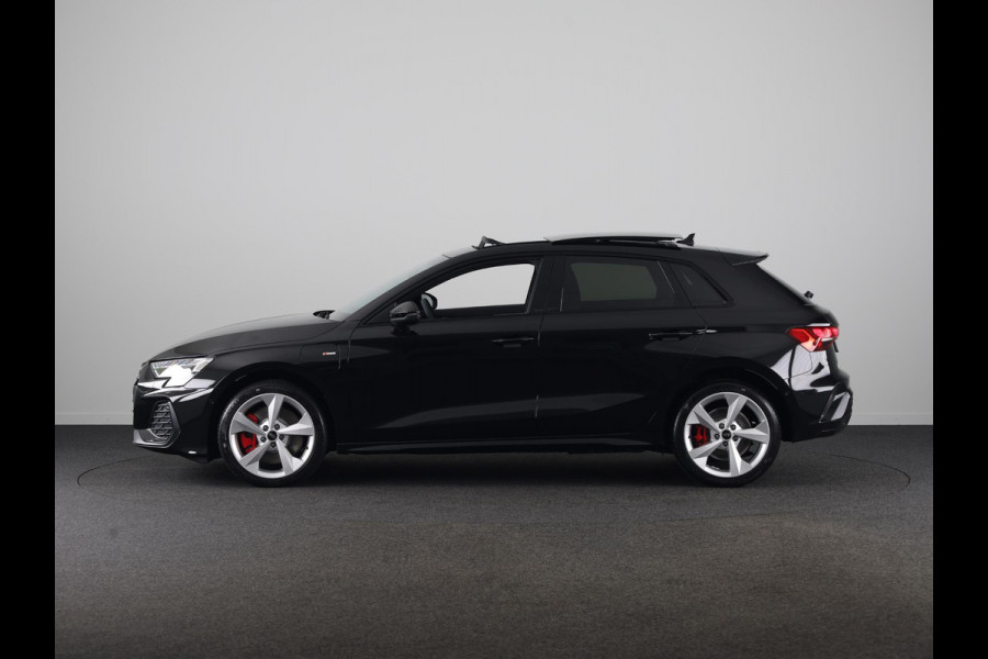 Audi A3 Sportback 45 TFSI e S edition Competition 272pk | Private Lease € 916,00 per maand* | Panoramadak | Sonos 3D | Ambient light | Parkeercamere | Adaptieve cruise controle