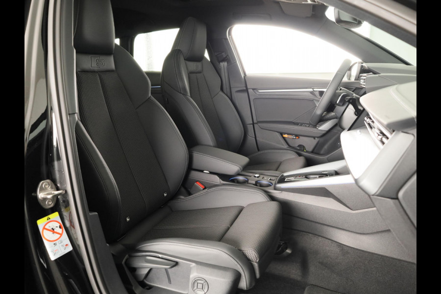 Audi A3 Sportback 45 TFSI e S edition Competition 272pk | Private Lease € 916,00 per maand* | Panoramadak | Sonos 3D | Ambient light | Parkeercamere | Adaptieve cruise controle