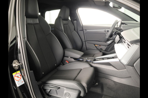 Audi A3 Sportback 45 TFSI e S edition Competition 272pk | Private Lease € 916,00 per maand* | Panoramadak | Sonos 3D | Ambient light | Parkeercamere | Adaptieve cruise controle