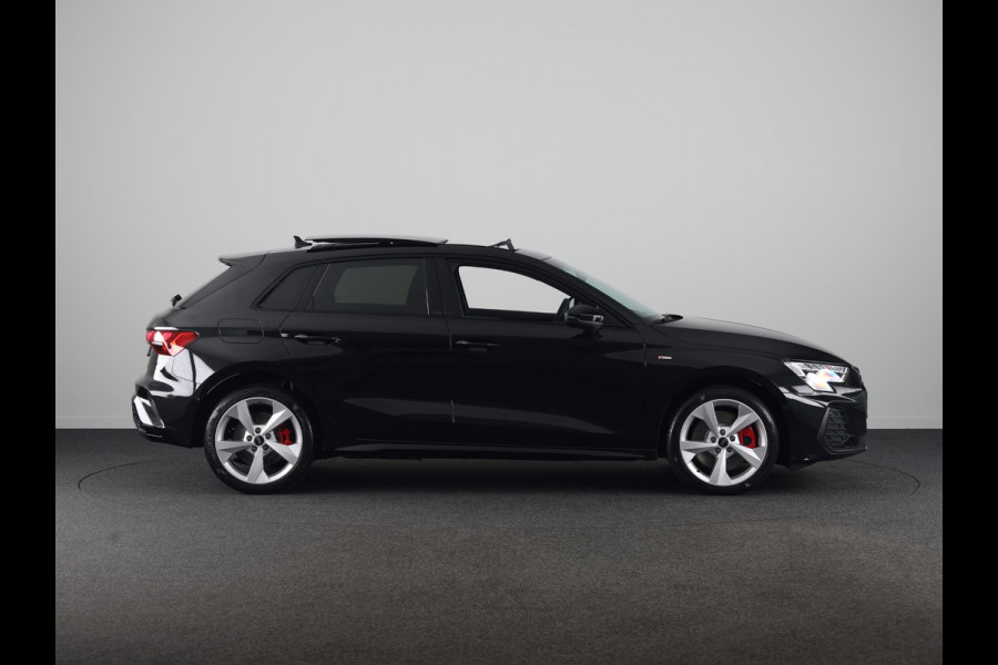 Audi A3 Sportback 45 TFSI e S edition Competition 272pk | Private Lease € 916,00 per maand* | Panoramadak | Sonos 3D | Ambient light | Parkeercamere | Adaptieve cruise controle