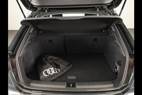 Audi A3 Sportback 40 TFSI e Advanced edition 204 pk S-tronic | Private Lease € 642,00 per maand* | Verlengde garantie | Navigatie | Parkeersensoren (Park assist) | Achteruitrijcamera | Adaptieve cruise control |