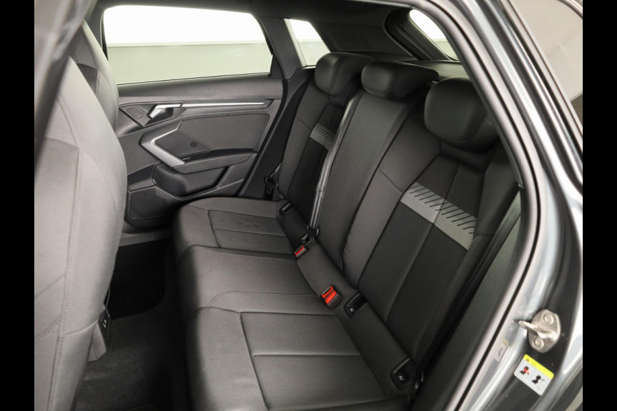 Audi A3 Sportback 40 TFSI e Advanced edition 204 pk S-tronic | Private Lease € 642,00 per maand* | Verlengde garantie | Navigatie | Parkeersensoren (Park assist) | Achteruitrijcamera | Adaptieve cruise control |