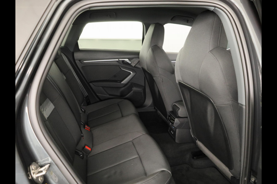 Audi A3 Sportback 40 TFSI e Advanced edition 204 pk S-tronic | Private Lease € 642,00 per maand* | Verlengde garantie | Navigatie | Parkeersensoren (Park assist) | Achteruitrijcamera | Adaptieve cruise control |