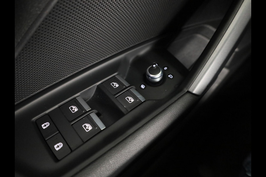Audi A3 Sportback 40 TFSI e Advanced edition 204 pk S-tronic | Private Lease € 642,00 per maand* | Verlengde garantie | Navigatie | Parkeersensoren (Park assist) | Achteruitrijcamera | Adaptieve cruise control |