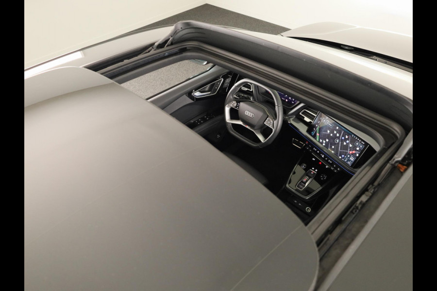 Audi Q4 Sportback e-tron 45 quattro S Edition 82 kWh 286pk | Panoramadak | lederen bekleding | SONOS premium Audio | Parkeercamera|