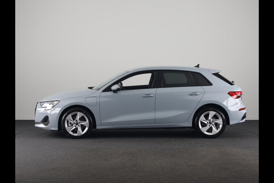 Audi A3 Sportback 40 TFSI e Advanced edition 204 pk S-tronic | Private Lease € 647,00 per maand* | Verlengde garantie | Navigatie | Parkeersensoren (Park assist) | Achteruitrijcamera | Adaptieve cruise control | Stoelverwarming |