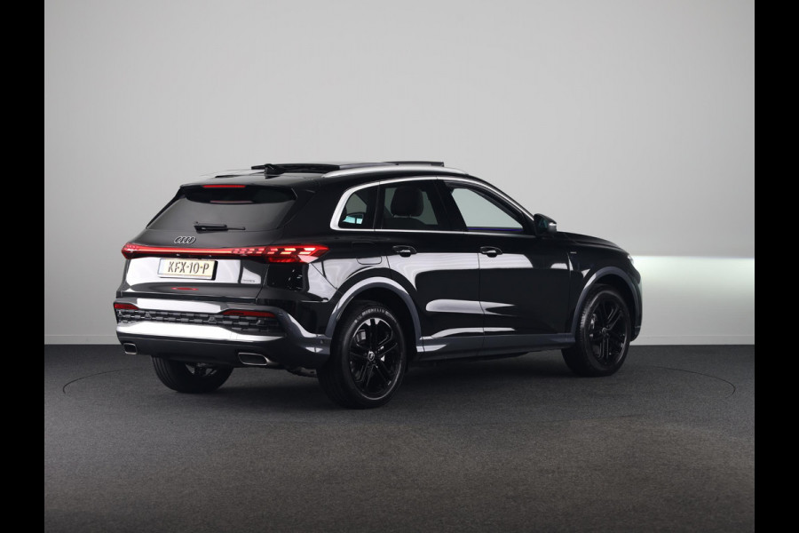 Audi Q5 2.0 TFSI e-hybrid quattro S edition 299pk | Panoramadak | Elektrisch verstelbare voorstoelen | 19 inch Lichtmetalen velgen | Matrix Led verlichting | Adaptieve cruise controle