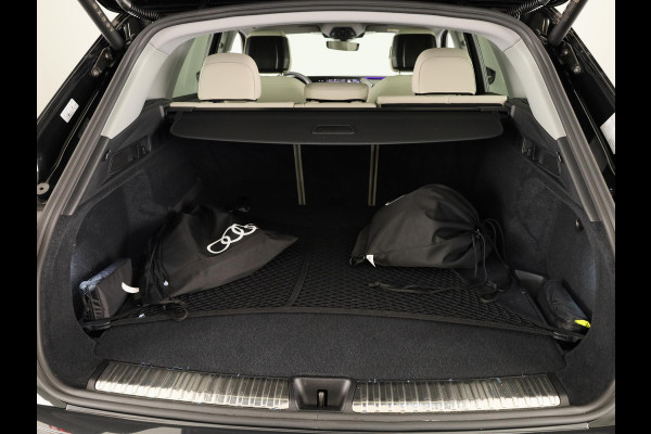 Audi Q5 2.0 TFSI e-hybrid quattro S edition 299pk | Panoramadak | Elektrisch verstelbare voorstoelen | 19 inch Lichtmetalen velgen | Matrix Led verlichting | Adaptieve cruise controle