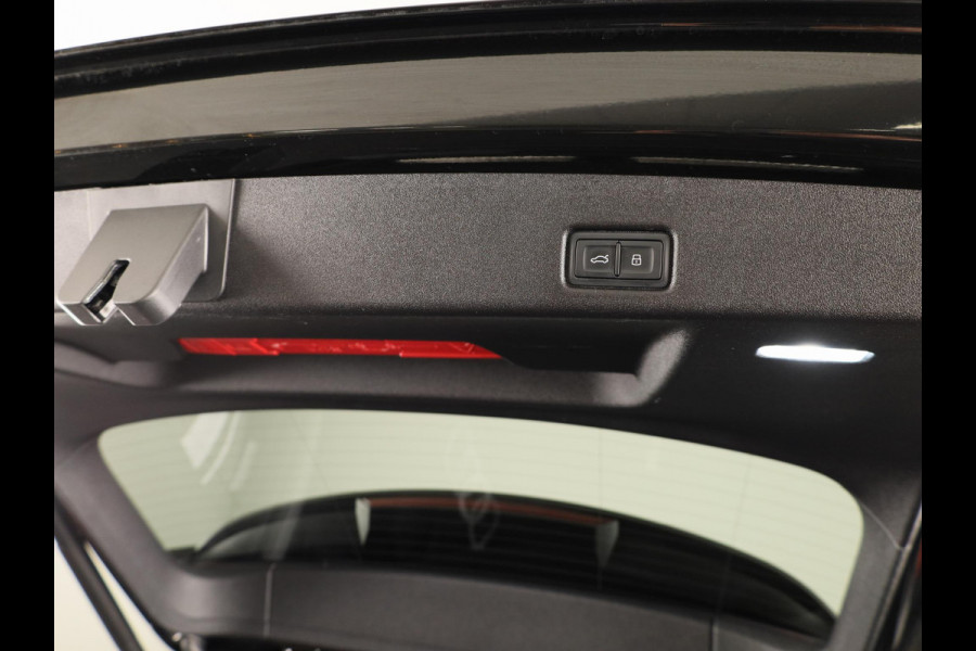 Audi Q5 2.0 TFSI e-hybrid quattro S edition 299pk | Panoramadak | Elektrisch verstelbare voorstoelen | 19 inch Lichtmetalen velgen | Matrix Led verlichting | Adaptieve cruise controle