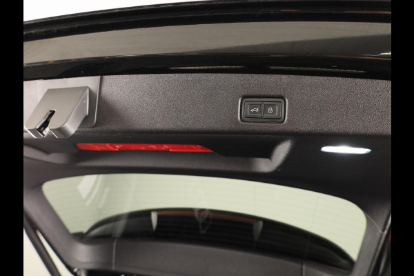 Audi Q5 2.0 TFSI e-hybrid quattro S edition 299pk | Panoramadak | Elektrisch verstelbare voorstoelen | 19 inch Lichtmetalen velgen | Matrix Led verlichting | Adaptieve cruise controle