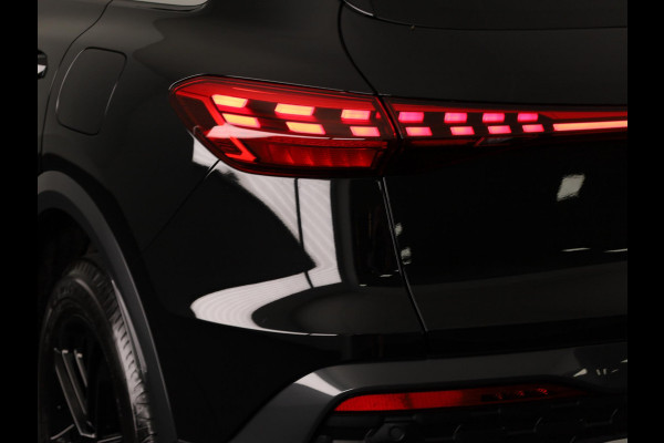 Audi Q5 2.0 TFSI e-hybrid quattro S edition 299pk | Panoramadak | Elektrisch verstelbare voorstoelen | 19 inch Lichtmetalen velgen | Matrix Led verlichting | Adaptieve cruise controle