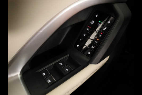 Audi Q5 2.0 TFSI e-hybrid quattro S edition 299pk | Panoramadak | Elektrisch verstelbare voorstoelen | 19 inch Lichtmetalen velgen | Matrix Led verlichting | Adaptieve cruise controle