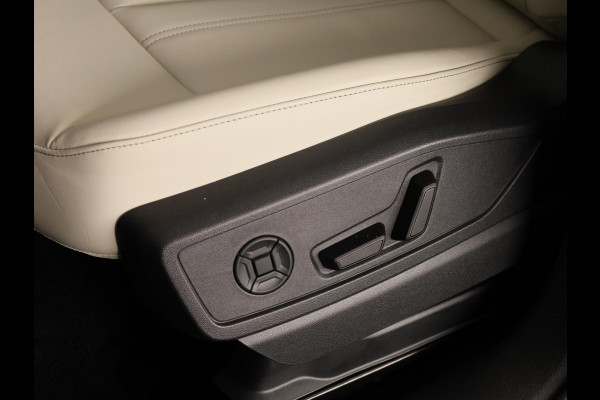 Audi Q5 2.0 TFSI e-hybrid quattro S edition 299pk | Panoramadak | Elektrisch verstelbare voorstoelen | 19 inch Lichtmetalen velgen | Matrix Led verlichting | Adaptieve cruise controle