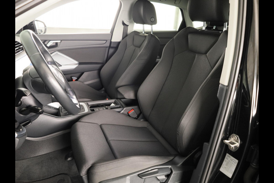Audi Q3 Sportback 45 TFSI e Business Edition 245 pk S-tronic | Navigatie | Trekhaak (wegklapbaar) | Parkeersensoren achter | Adaptieve cruise control | Stoelverwarming |