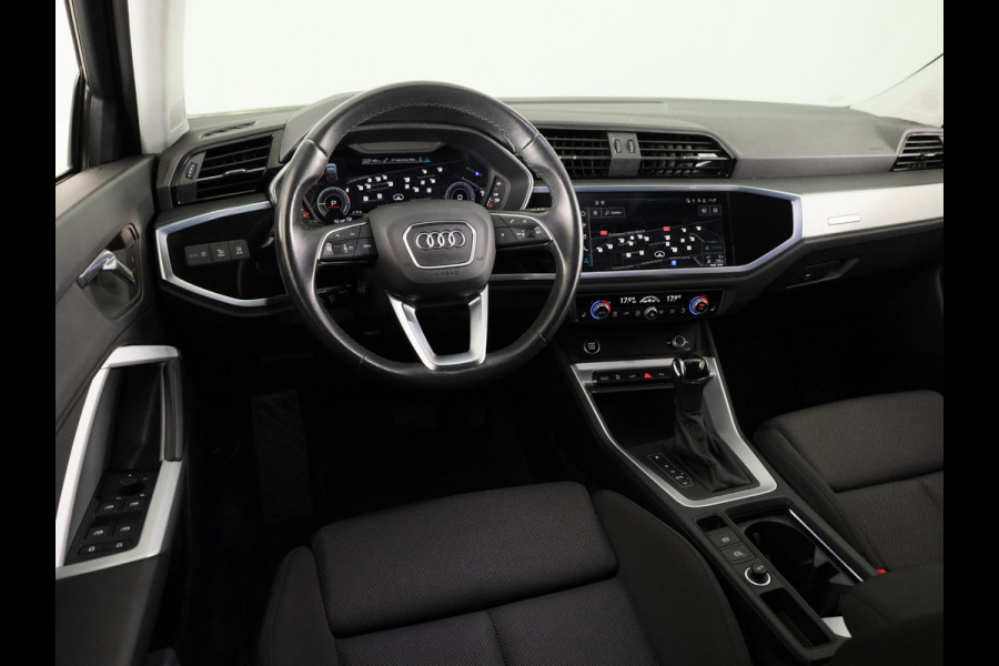 Audi Q3 Sportback 45 TFSI e Business Edition 245 pk S-tronic | Navigatie | Trekhaak (wegklapbaar) | Parkeersensoren achter | Adaptieve cruise control | Stoelverwarming |