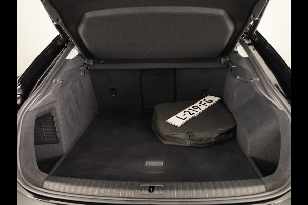 Audi Q3 Sportback 45 TFSI e Business Edition 245 pk S-tronic | Navigatie | Trekhaak (wegklapbaar) | Parkeersensoren achter | Adaptieve cruise control | Stoelverwarming |