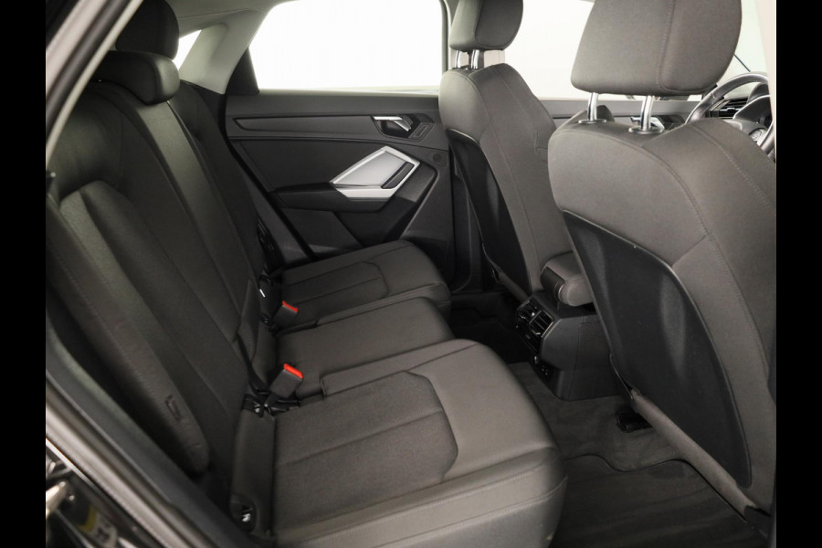 Audi Q3 Sportback 45 TFSI e Business Edition 245 pk S-tronic | Navigatie | Trekhaak (wegklapbaar) | Parkeersensoren achter | Adaptieve cruise control | Stoelverwarming |