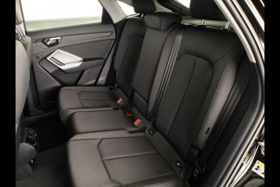 Audi Q3 Sportback 45 TFSI e Business Edition 245 pk S-tronic | Navigatie | Trekhaak (wegklapbaar) | Parkeersensoren achter | Adaptieve cruise control | Stoelverwarming |